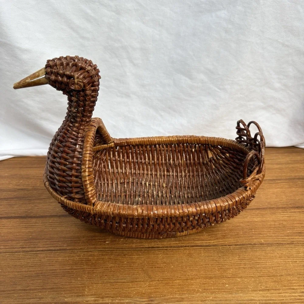 Vintage Wicker Duck Shaped Basket Handwoven Rattan Decorative Tray 8